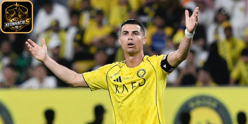 Al Nassr đánh rơi lợi thế lớn, Ronaldo vẫn còn nguyên cơ hội săn cú đúp danh hiệu 2 Ronaldo thất vọng nhưng đội vẫn nắm quyền tự quyết