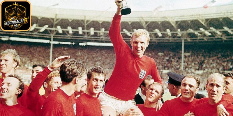 Huyền thoại tuyển Anh bị bắt tại World Cup vì cáo buộc trộm cắp gây rúng động bóng đá thế giới 2 Lời khai mâu thuẫn phủ bóng vụ án Bobby Moore