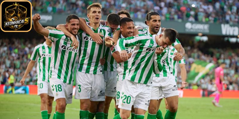 La Liga hưởng lợi lớn sau quả penalty hỏng ăn, đội bóng của Antony sáng cửa dự C1 2 Real Betis sáng cửa dự Champions League