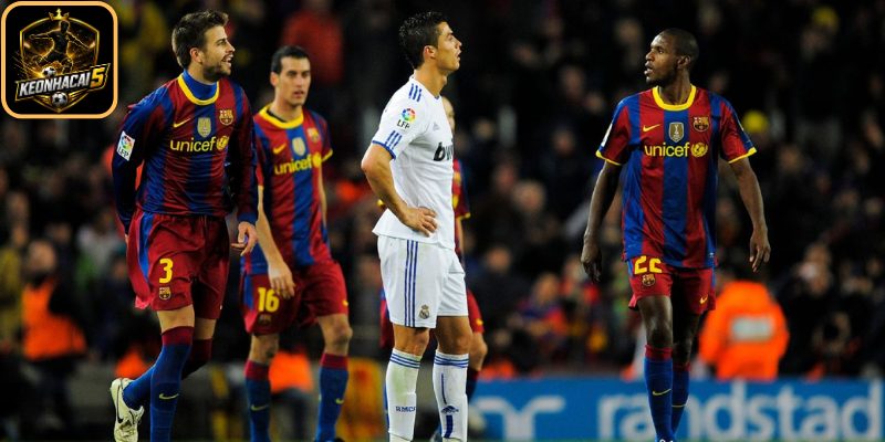 Real Madrid nổi sóng nội bộ trước siêu kinh điển, Valverde và Tchouameni nhận án phạt 3 Barca hưởng lợi từ khủng hoảng nội bộ Real Madrid